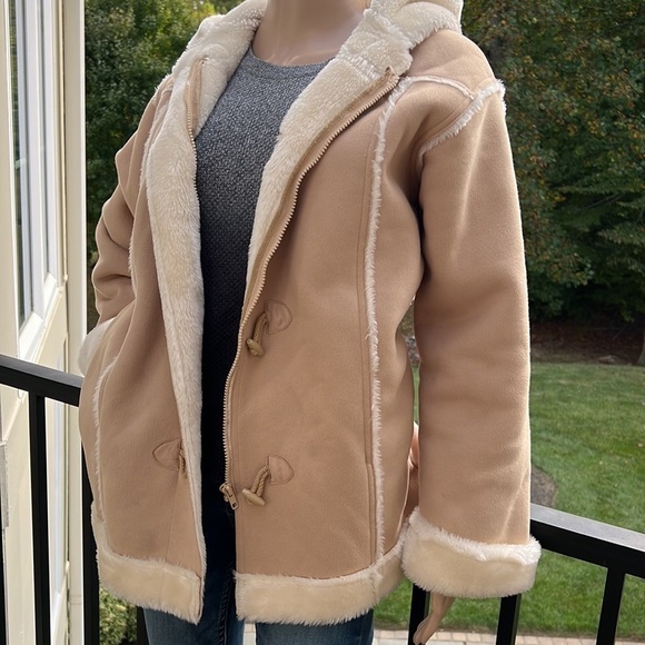 Christie Brooks tan hooded pocketed sherling fleece lined coat Girls, 16 (XL) - Picture 3 of 10